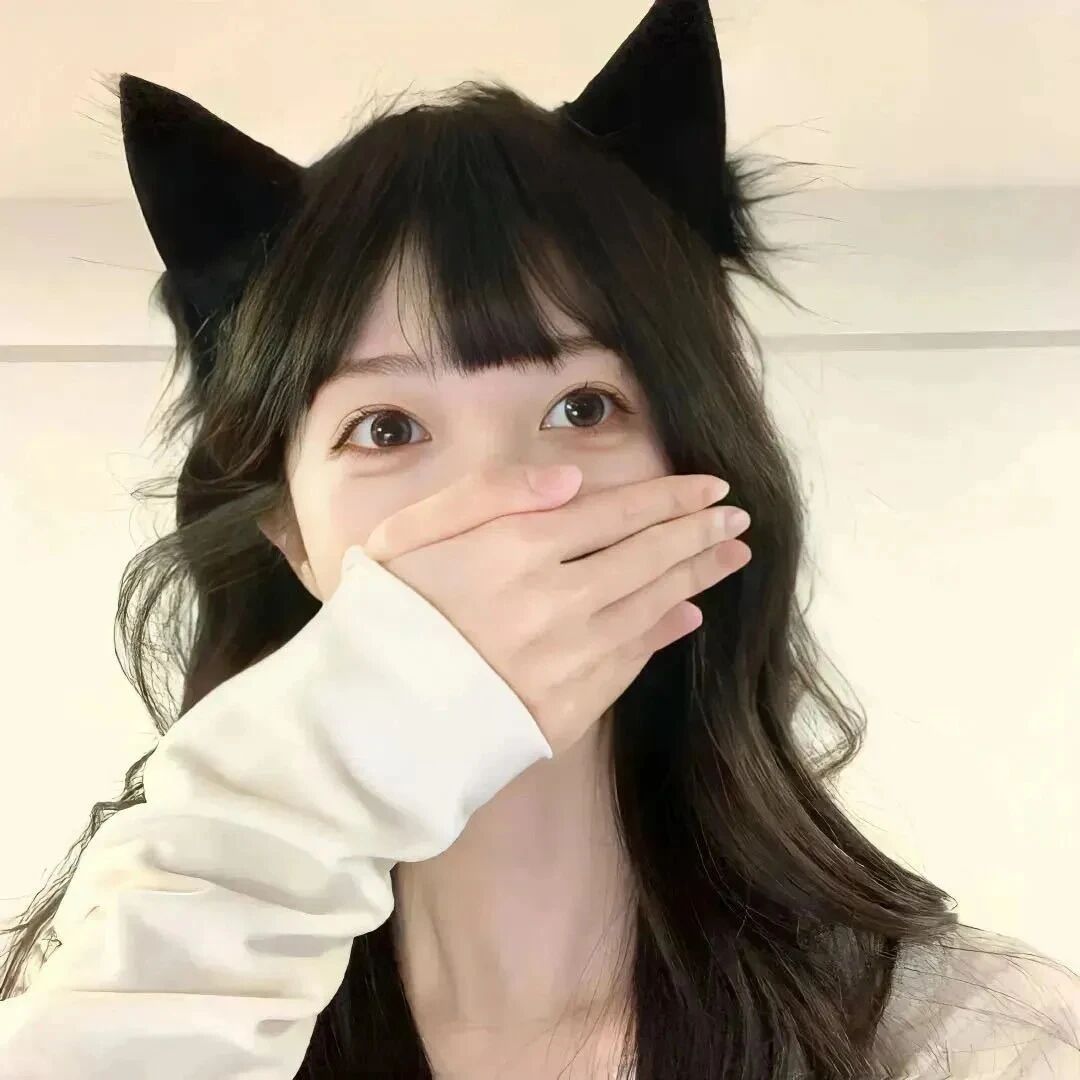 捂嘴纯欲女生头像