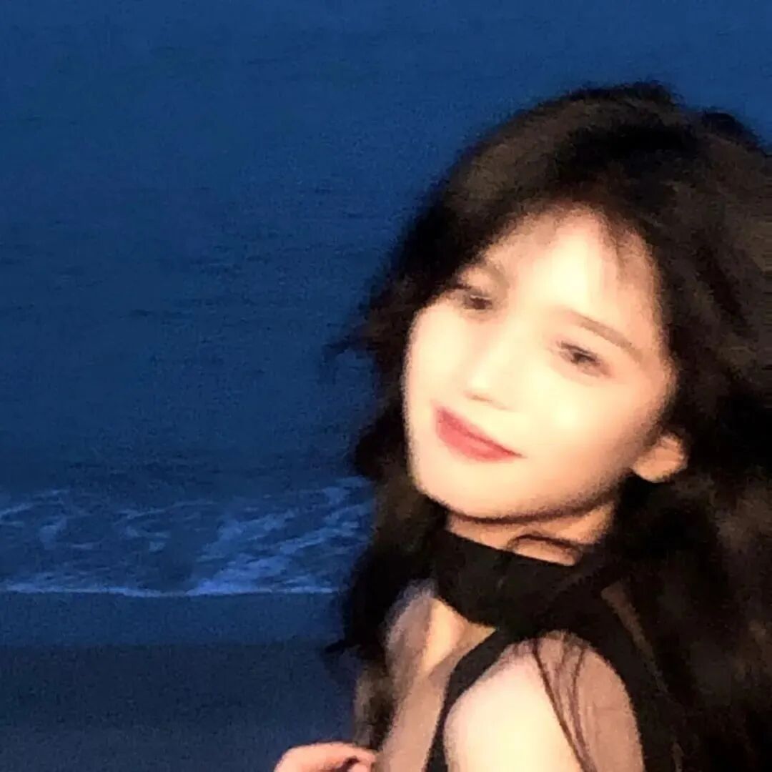 朦胧感海边女生头像