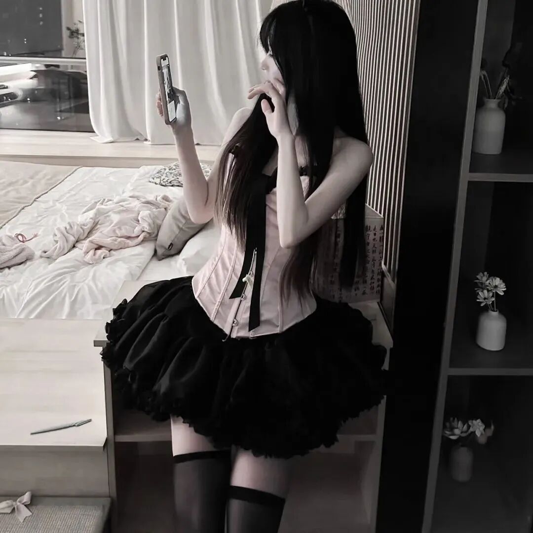 温柔侧脸女生头像