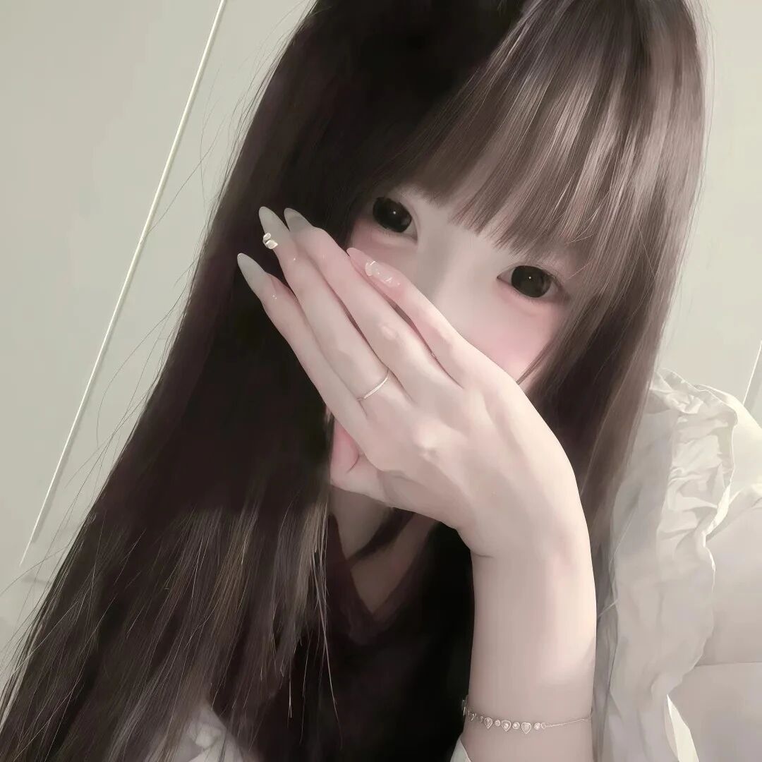 捂嘴甜妹女生头像
