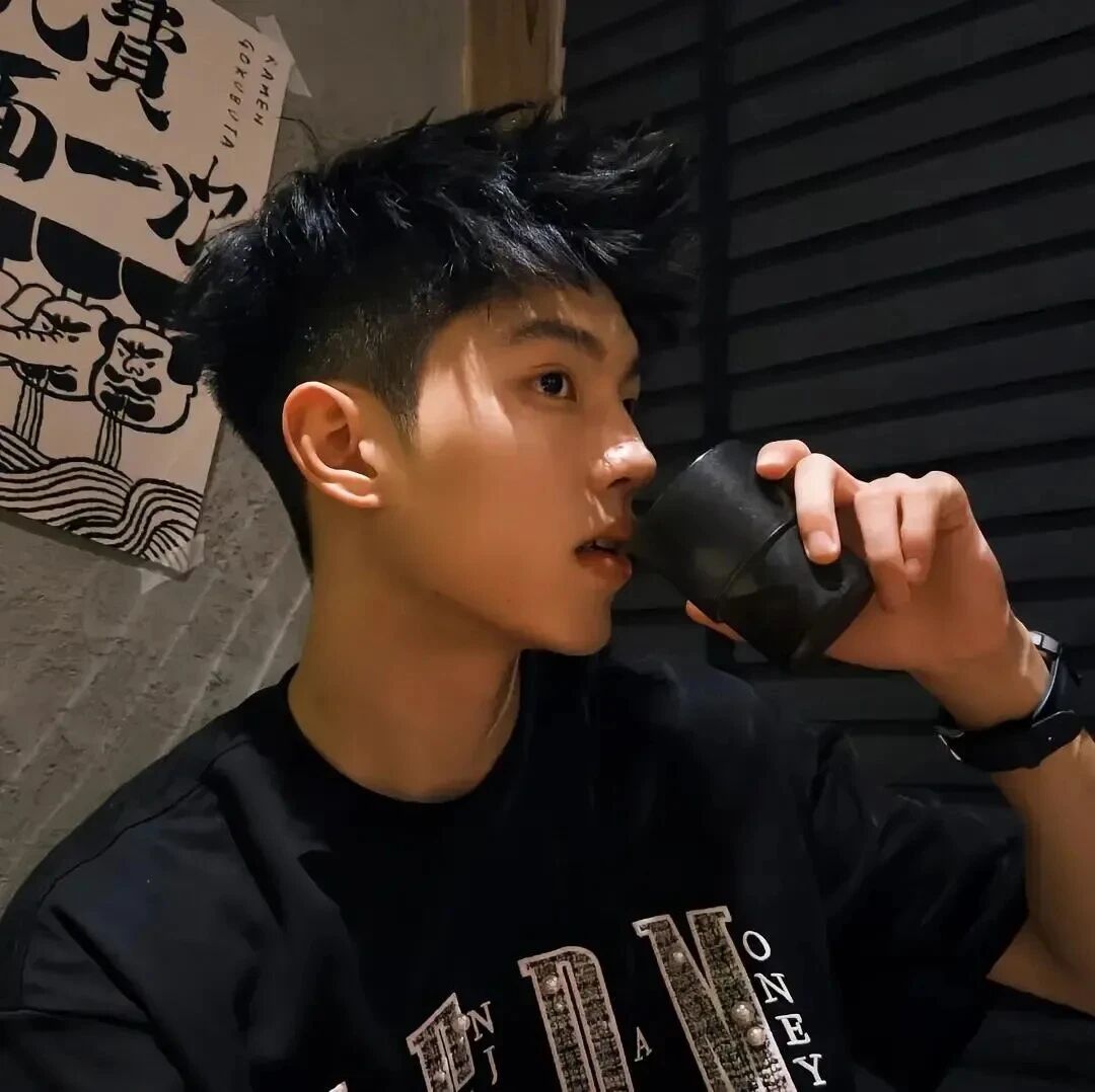 痞帅侧脸男生头像