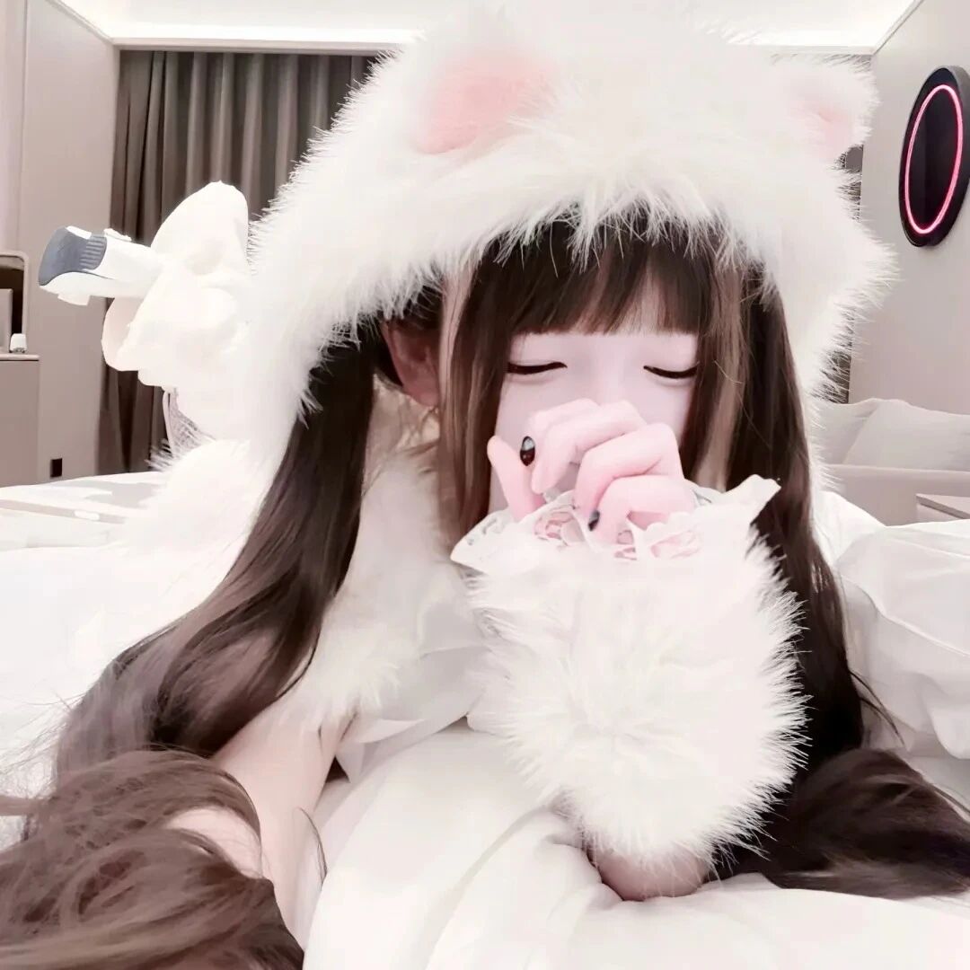 抱着猫咪少萝女生头像