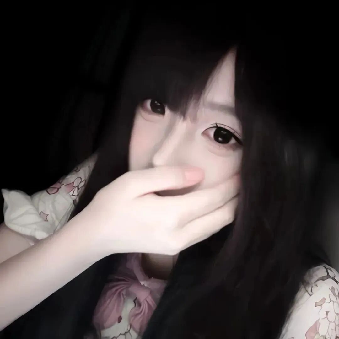 捂嘴少萝女生头像