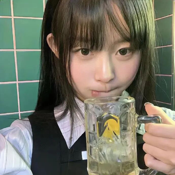 喝酒甜妹女生头像