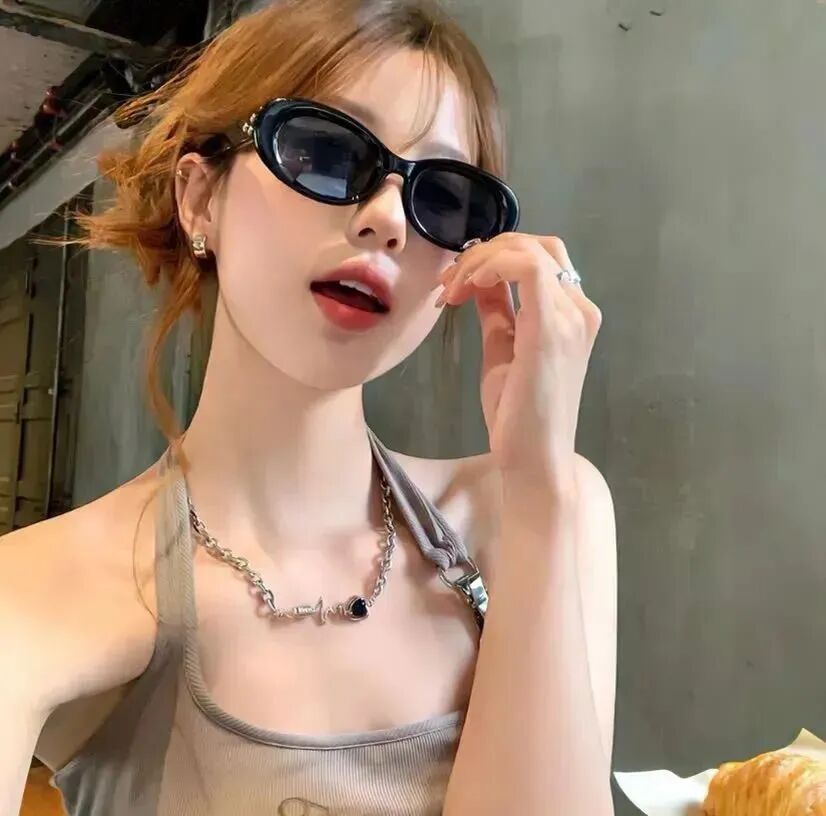 墨镜小众女生头像