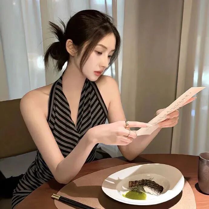 吃饭气质女生头像