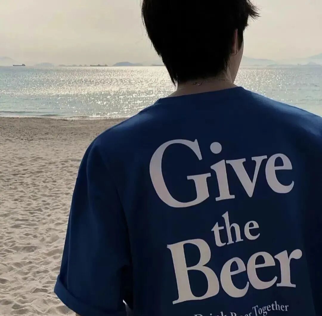 海边不露脸个性男生头像
