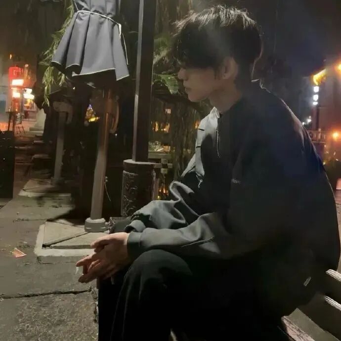 帅气侧脸男生头像