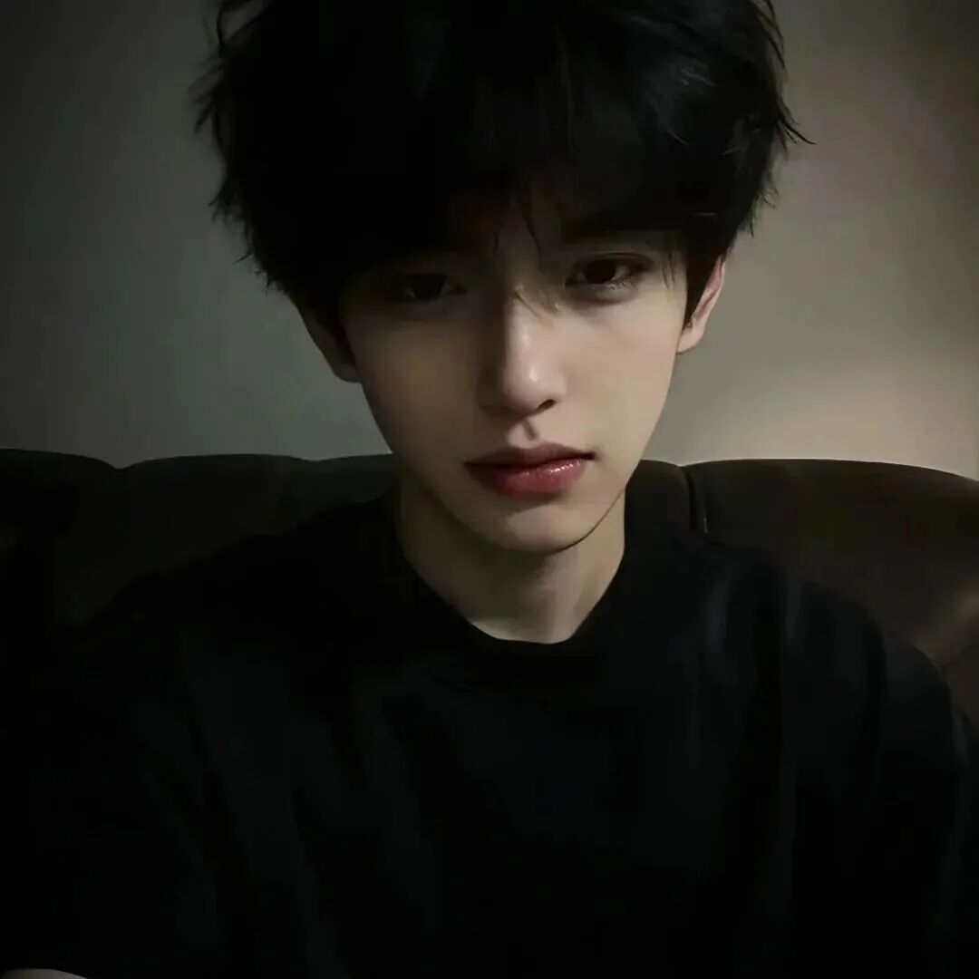 权威男生头像