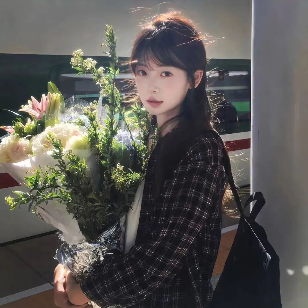 鲜花小众女生头像