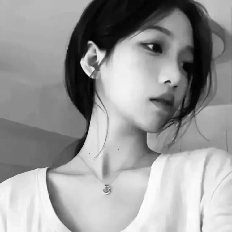 黑白女生头像