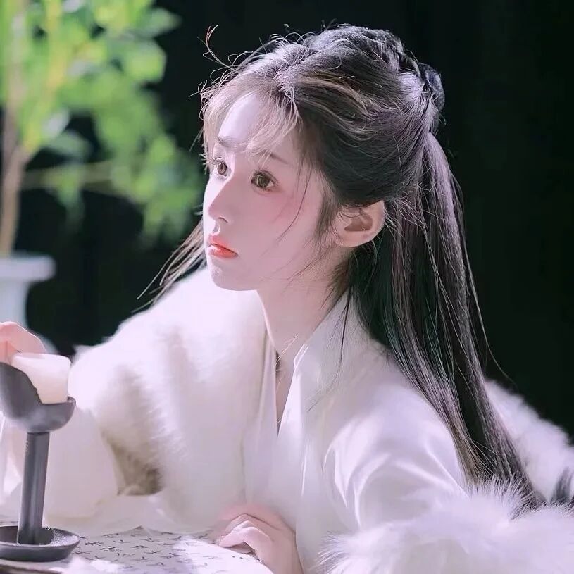 温柔侧脸女生头像