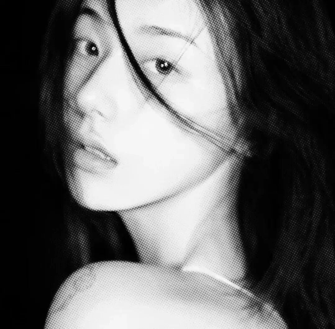 黑白气质女生头像