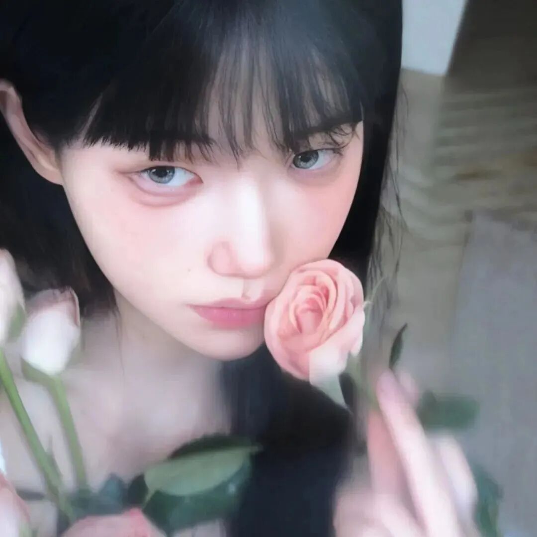 鲜花小众女生头像