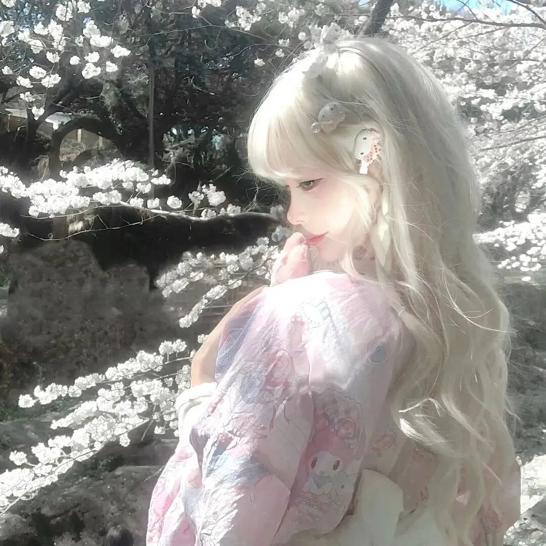 温柔侧脸女生头像