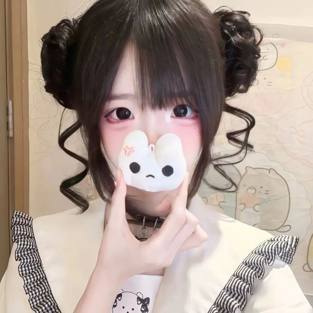 捂嘴甜妹女生头像