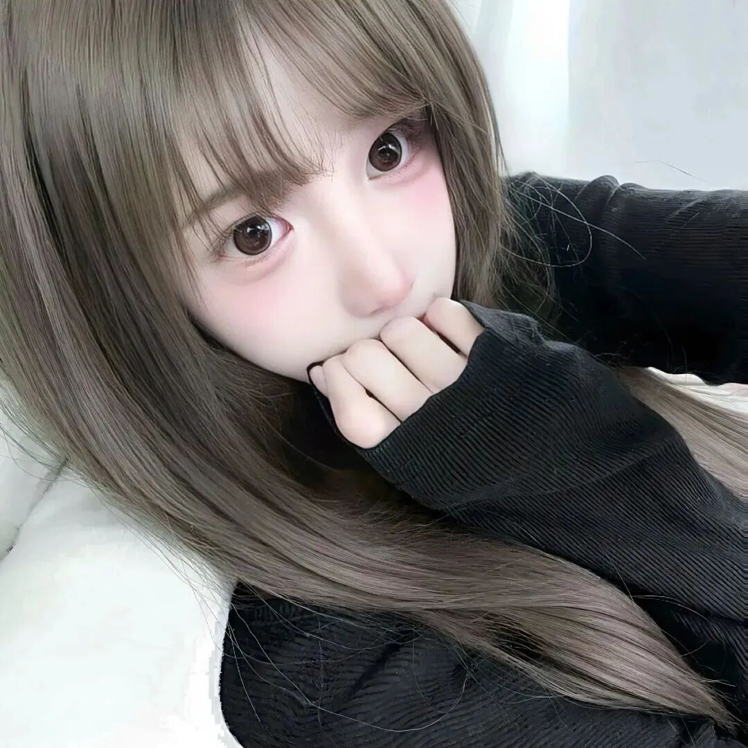 捂嘴甜妹女生头像