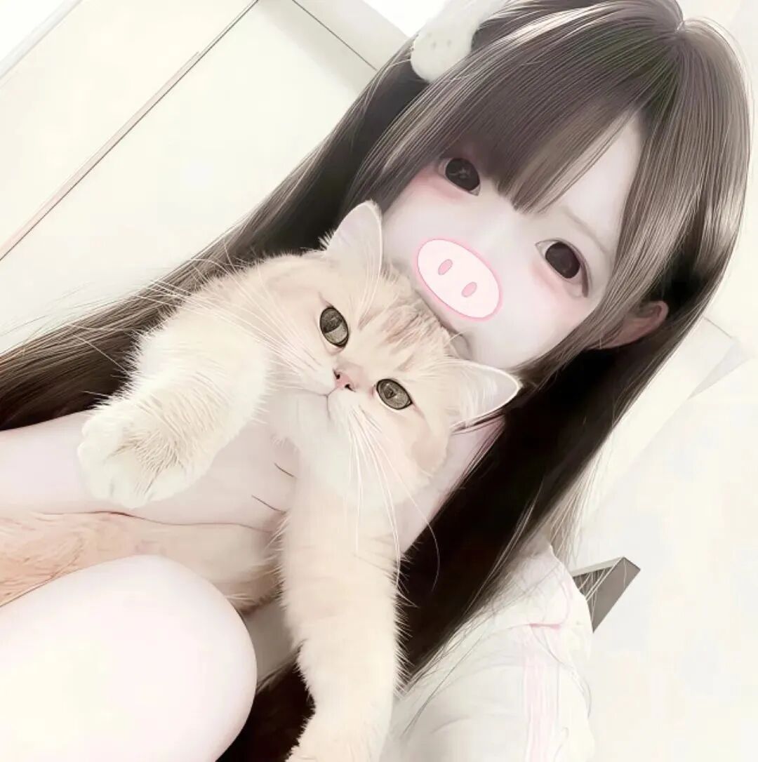 抱着猫咪少萝女生头像