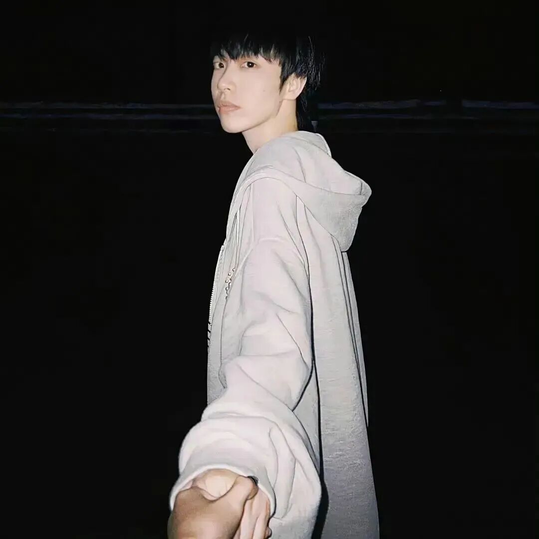 qianhytgnxjutoldatui牵手真人情侣头像