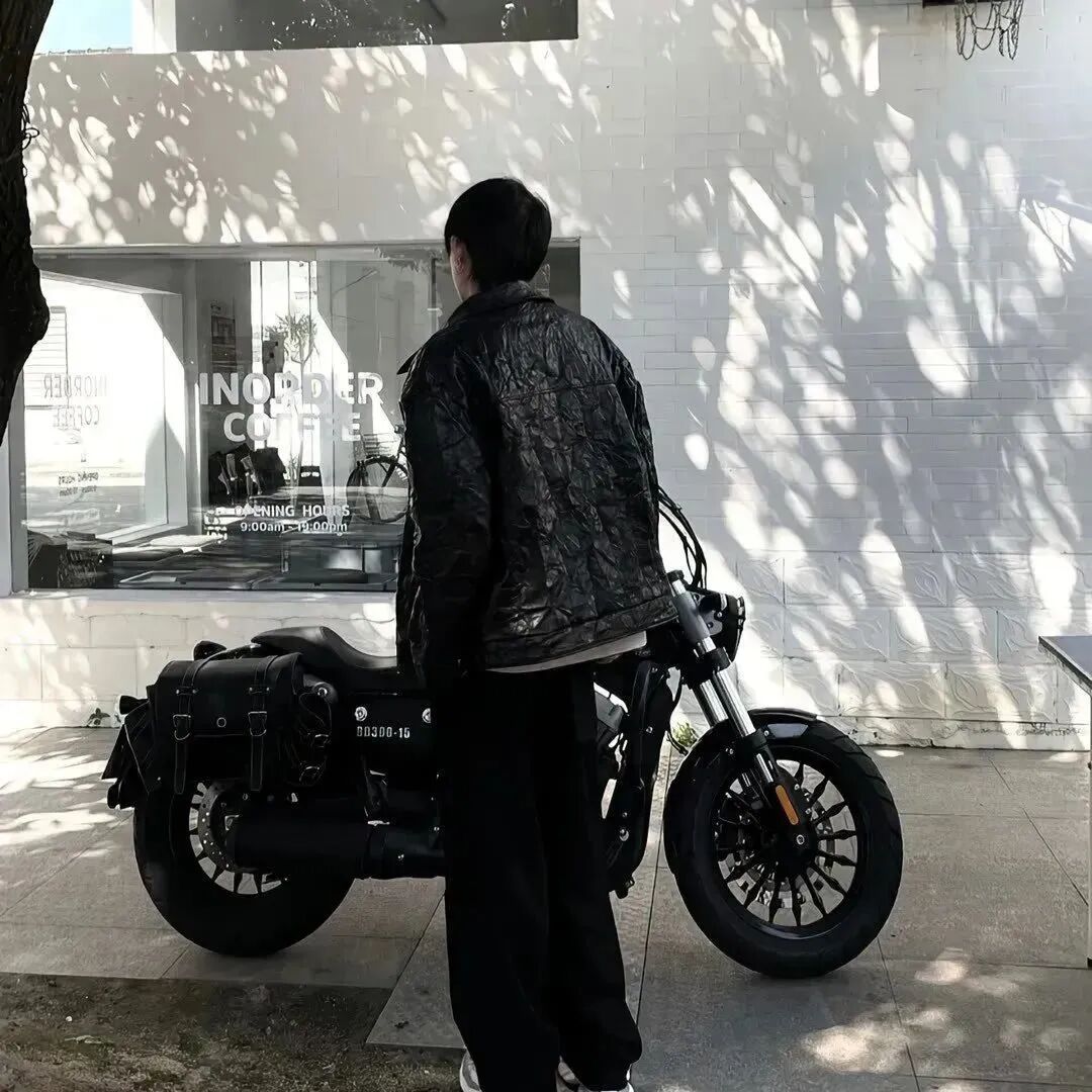 痞帅机车不露脸男生头像