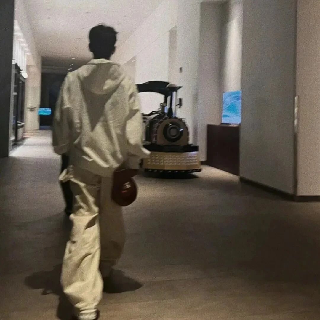 小众背影不露脸男生头像