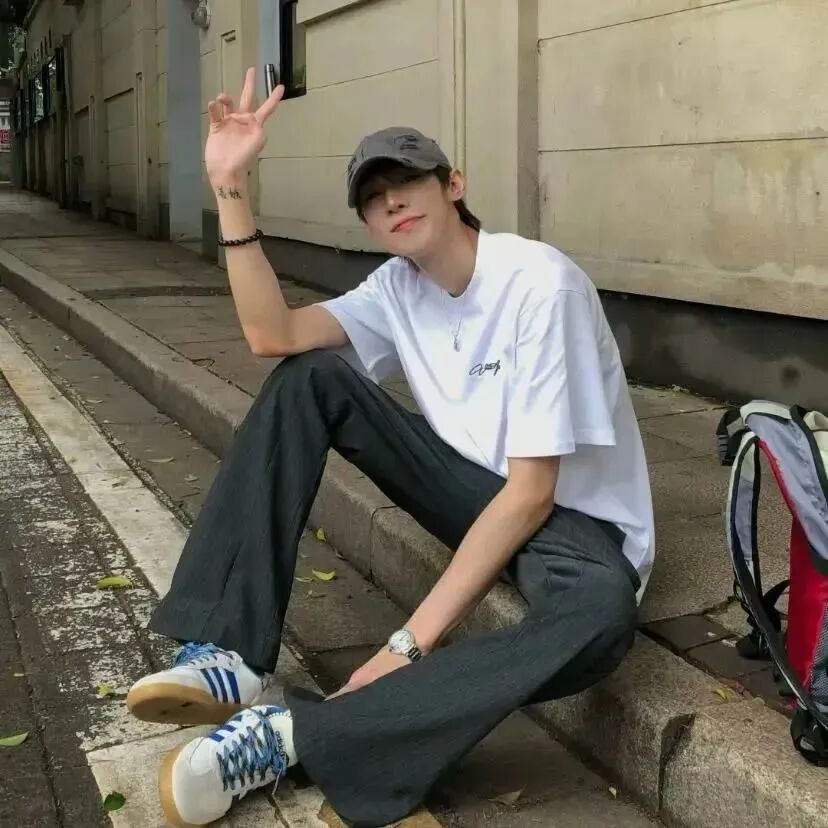 剪刀手个性男生头像