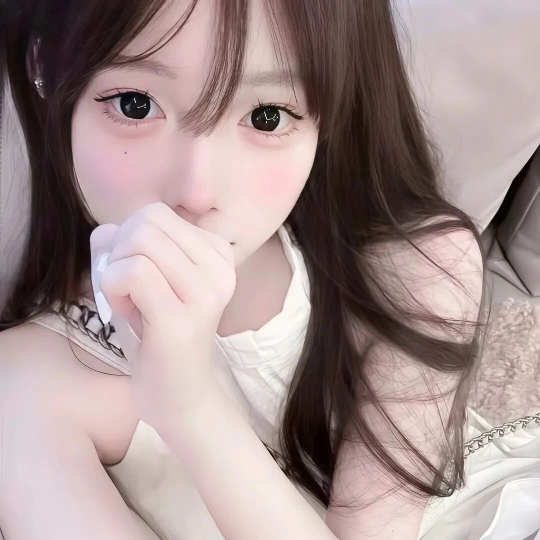 捂嘴甜妹女生头像