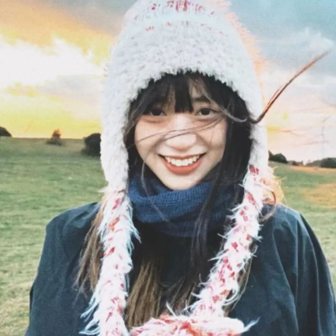 自由感爱笑甜妹女生头像