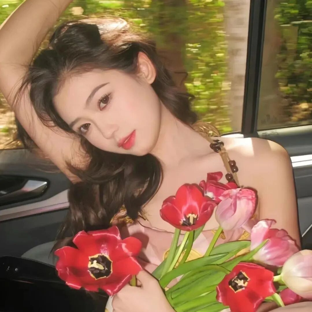 车内鲜花氛围感女生头像