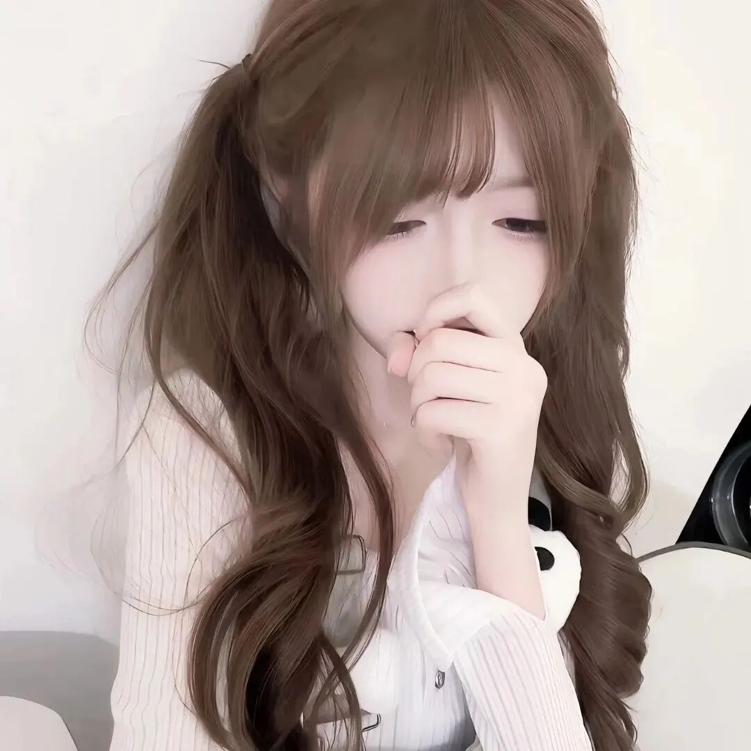捂嘴纯欲女生头像