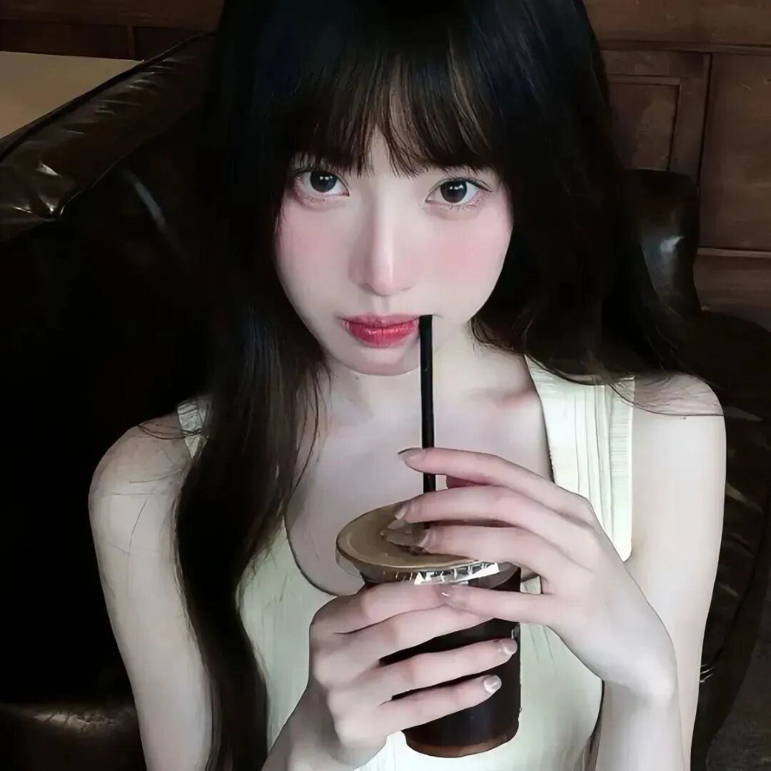 喝咖啡甜妹女生头像