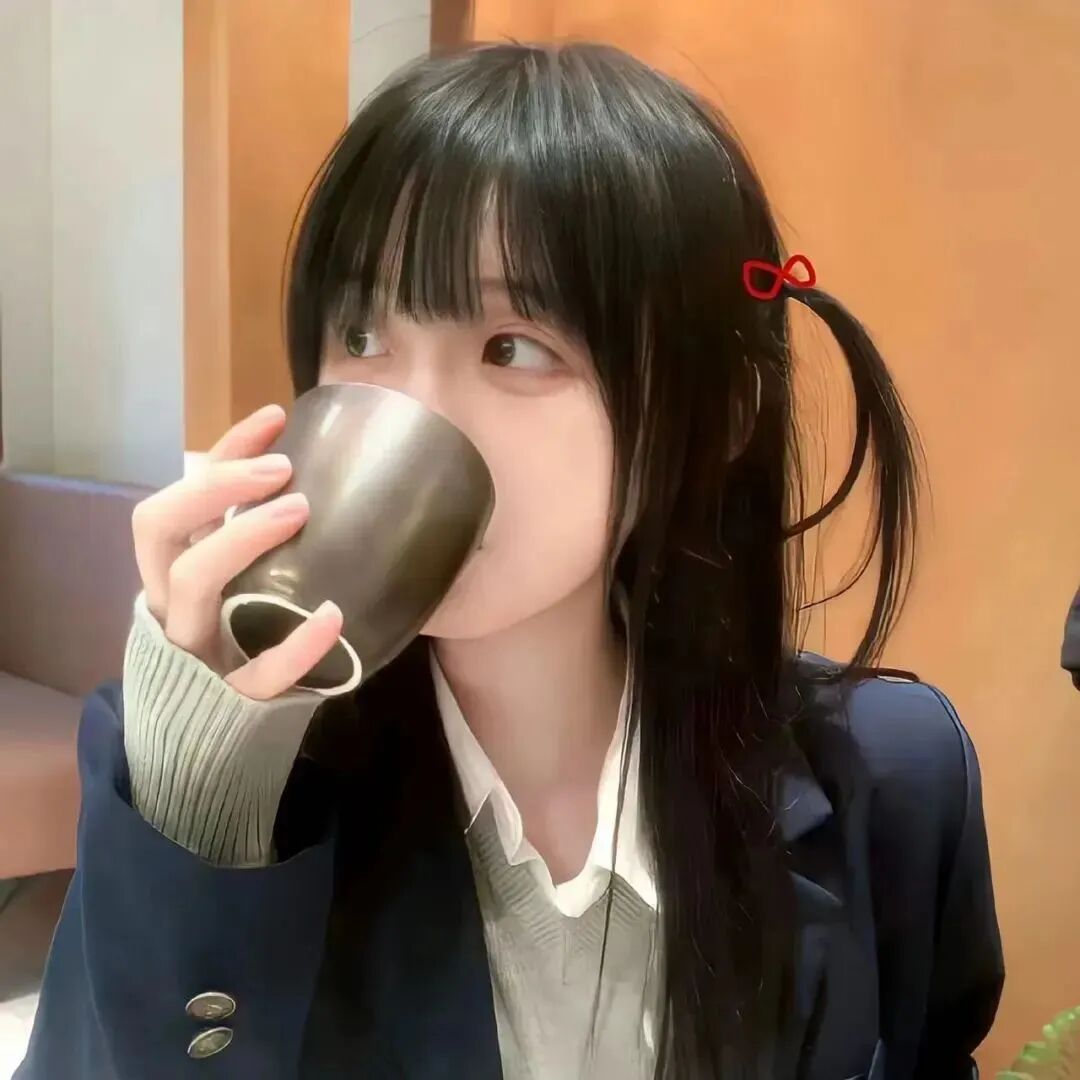 喝饮料少萝女生头像
