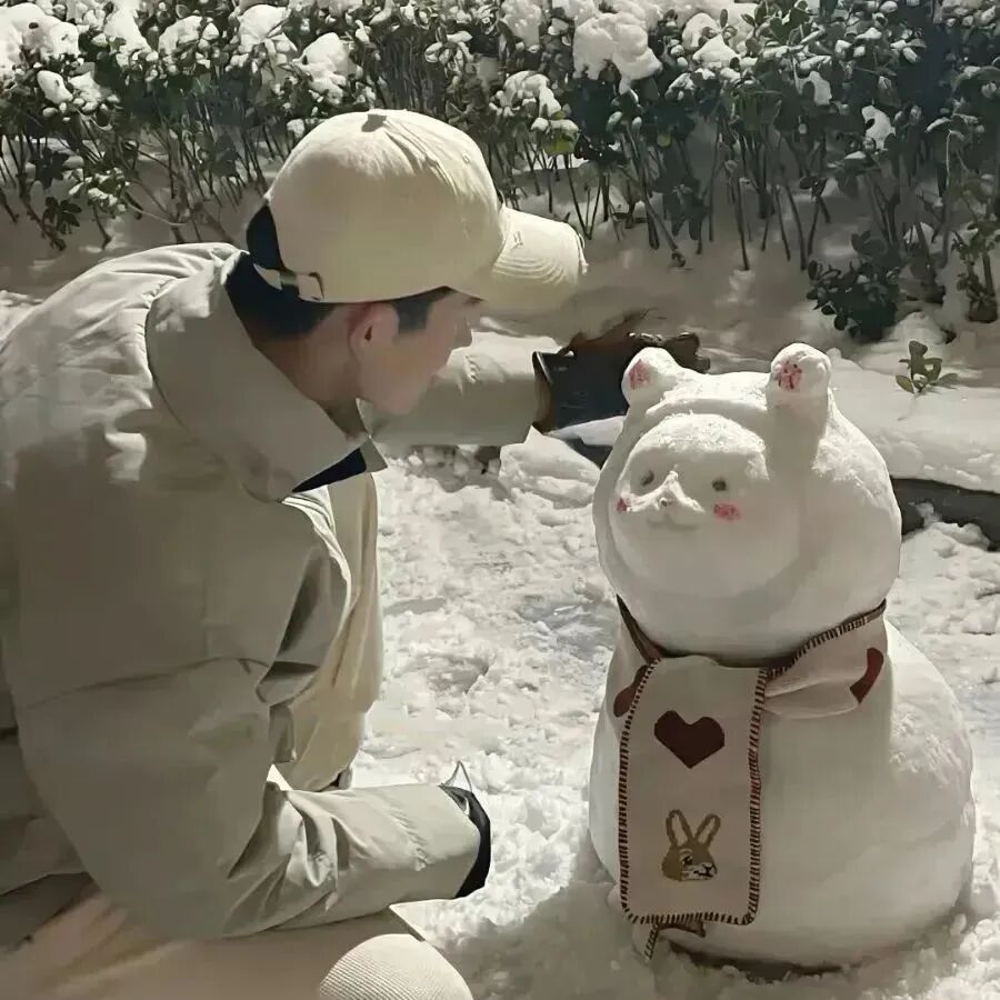 duixuerenqingaiqing堆雪人真人情侣头像