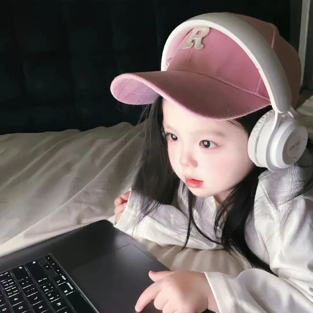 办公小女孩萌娃头像