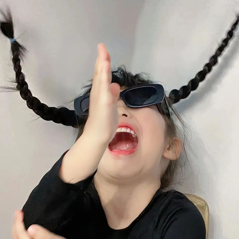 墨镜双马尾小女孩萌娃头像
