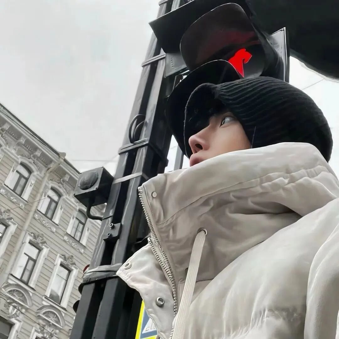 冬天侧脸帅气男生头像