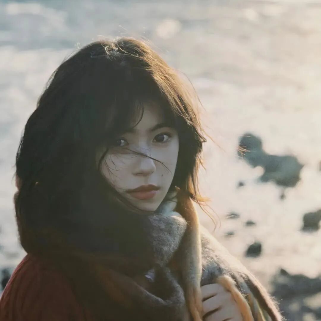 海边温柔女生头像