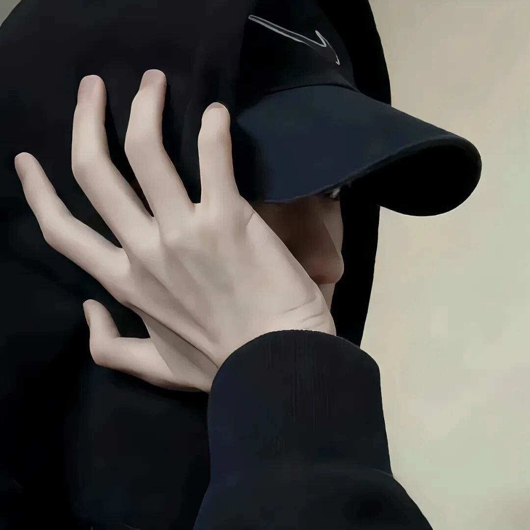 休闲帽痞帅侧脸男生头像