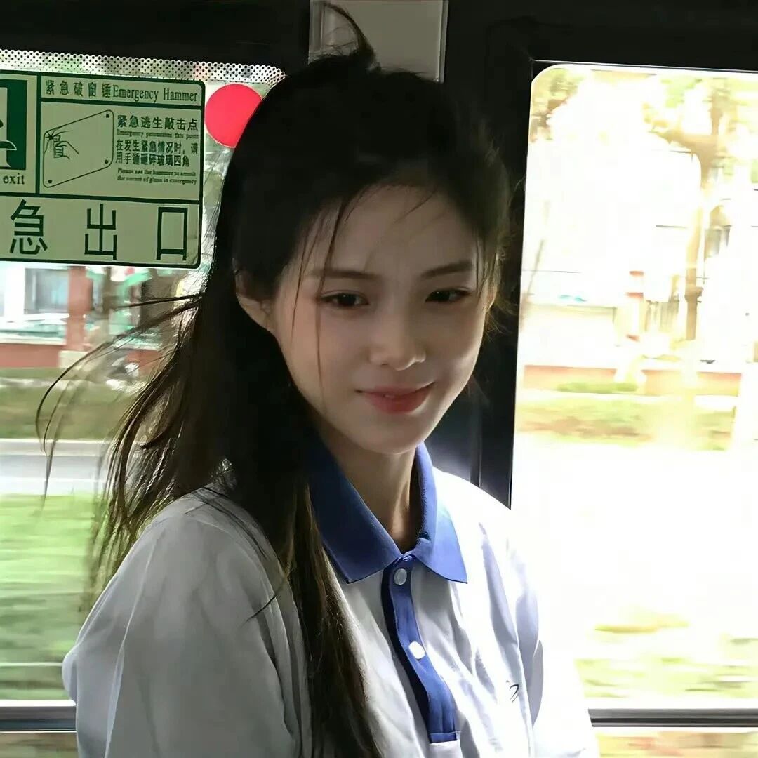 爱笑甜妹学院风女生头像