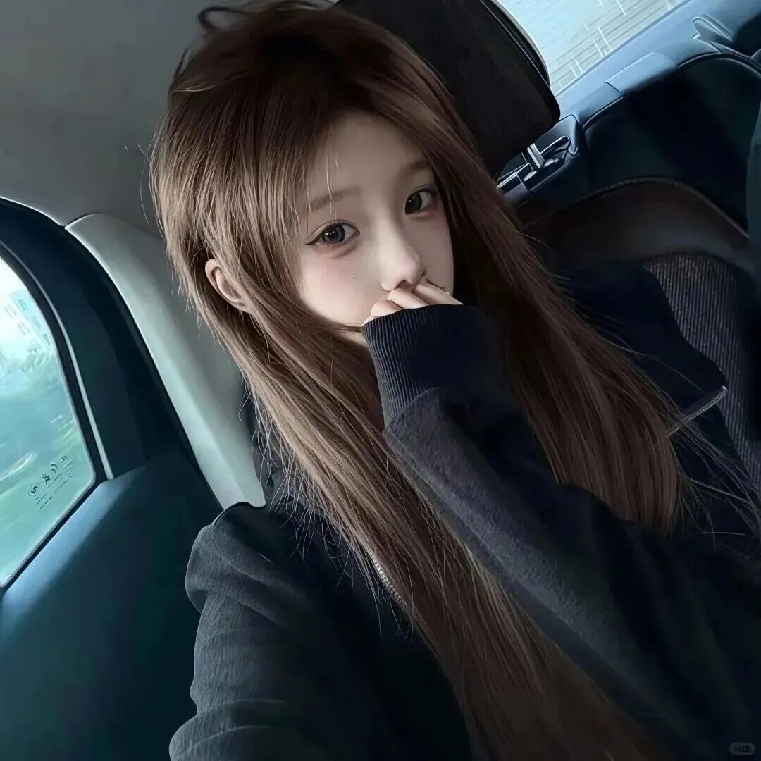 车内捂嘴小众女生头像