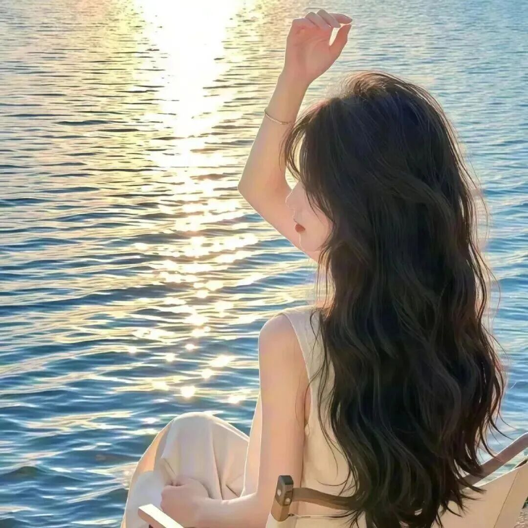 氛围感海边侧脸女生头像