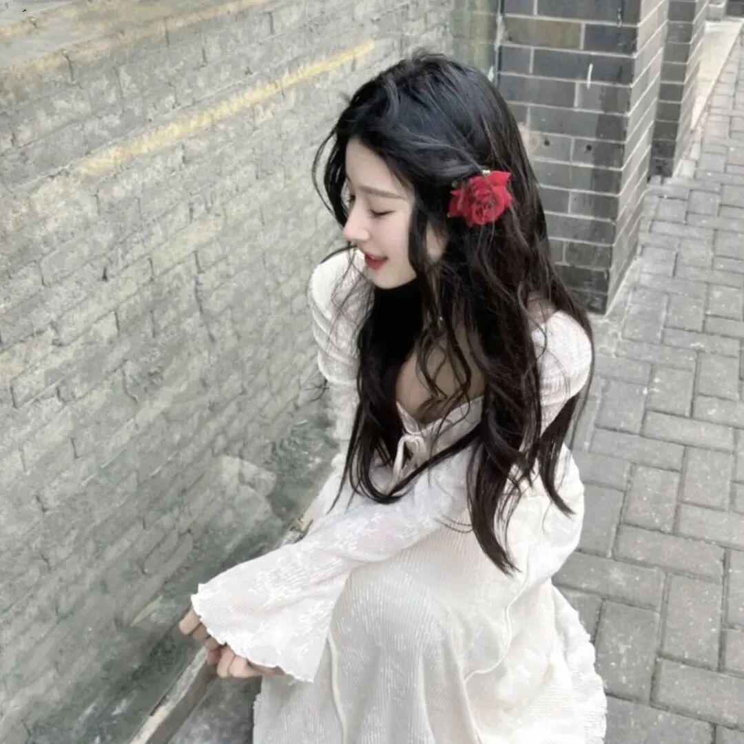 温柔侧脸女生头像