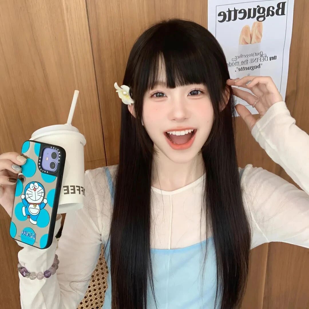 喝饮料甜妹女生头像