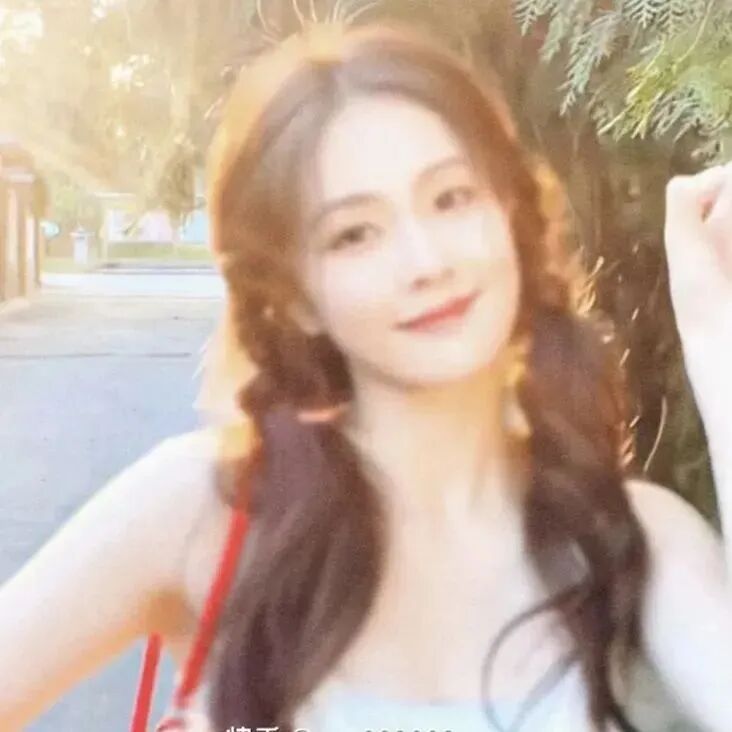 白鹿爱豆光感女生头像