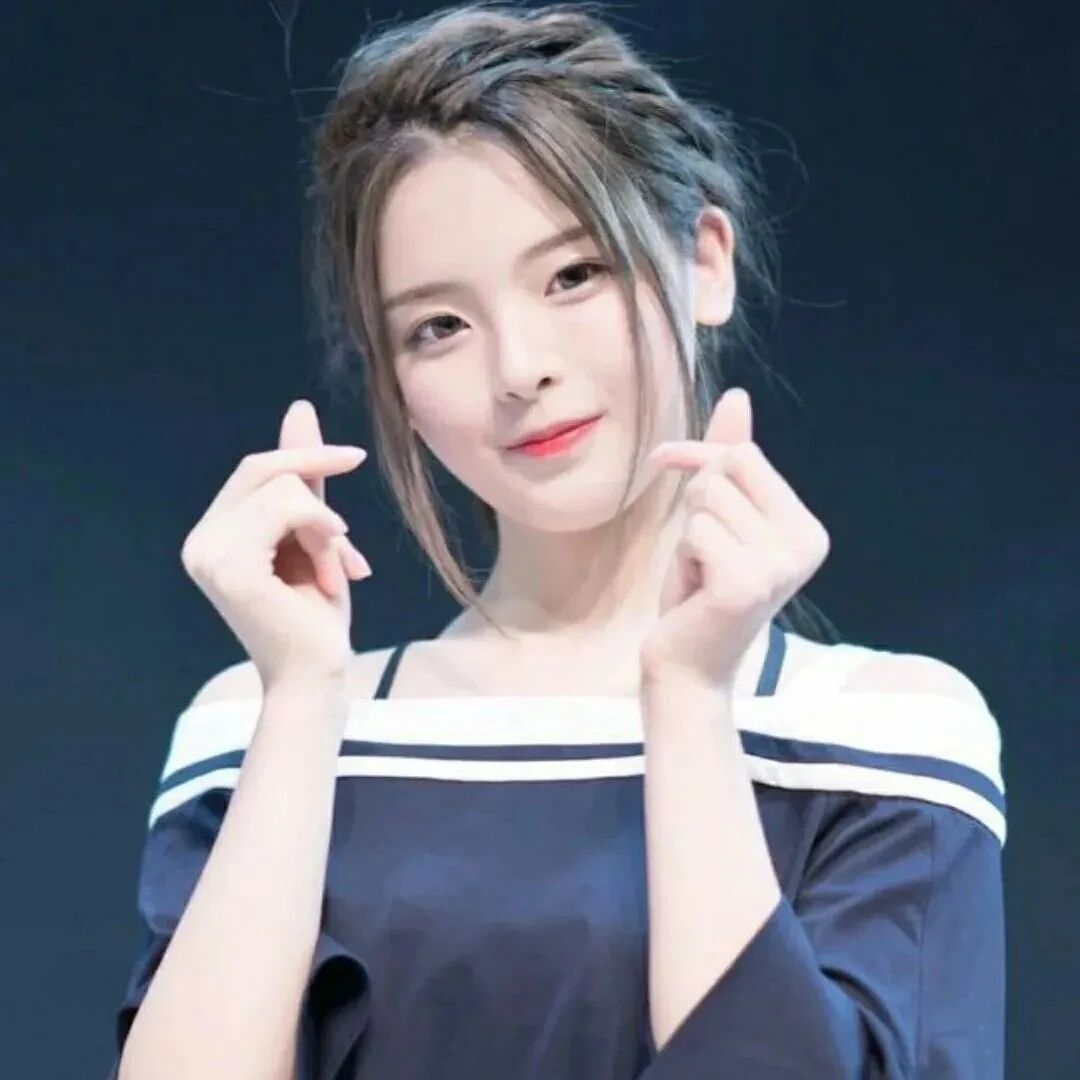 杨超越爱豆女生头像