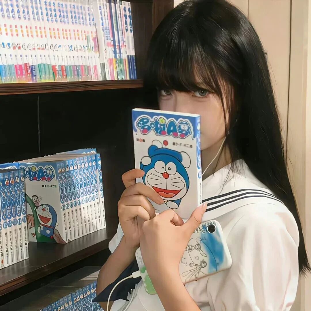 看书哆啦a梦甜妹女生头像