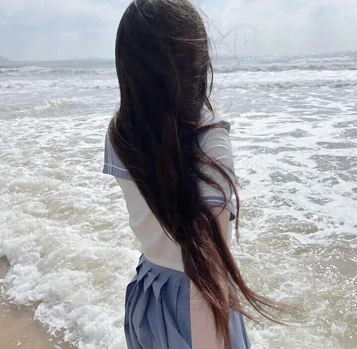 海边jk制服背影不露脸女生头像