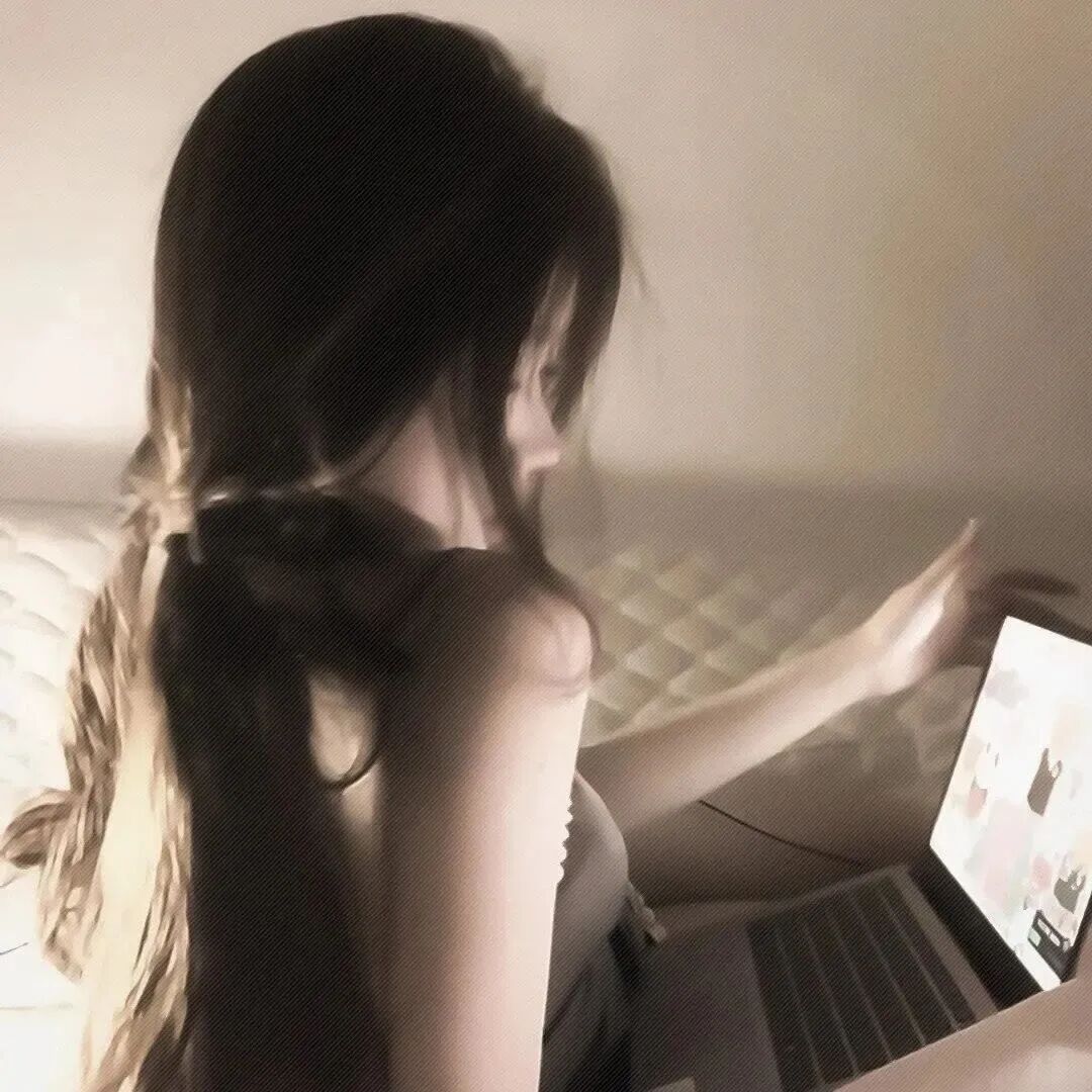 办公小众侧脸女生头像