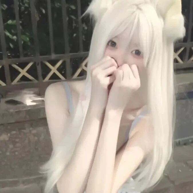 捂嘴少萝女生头像