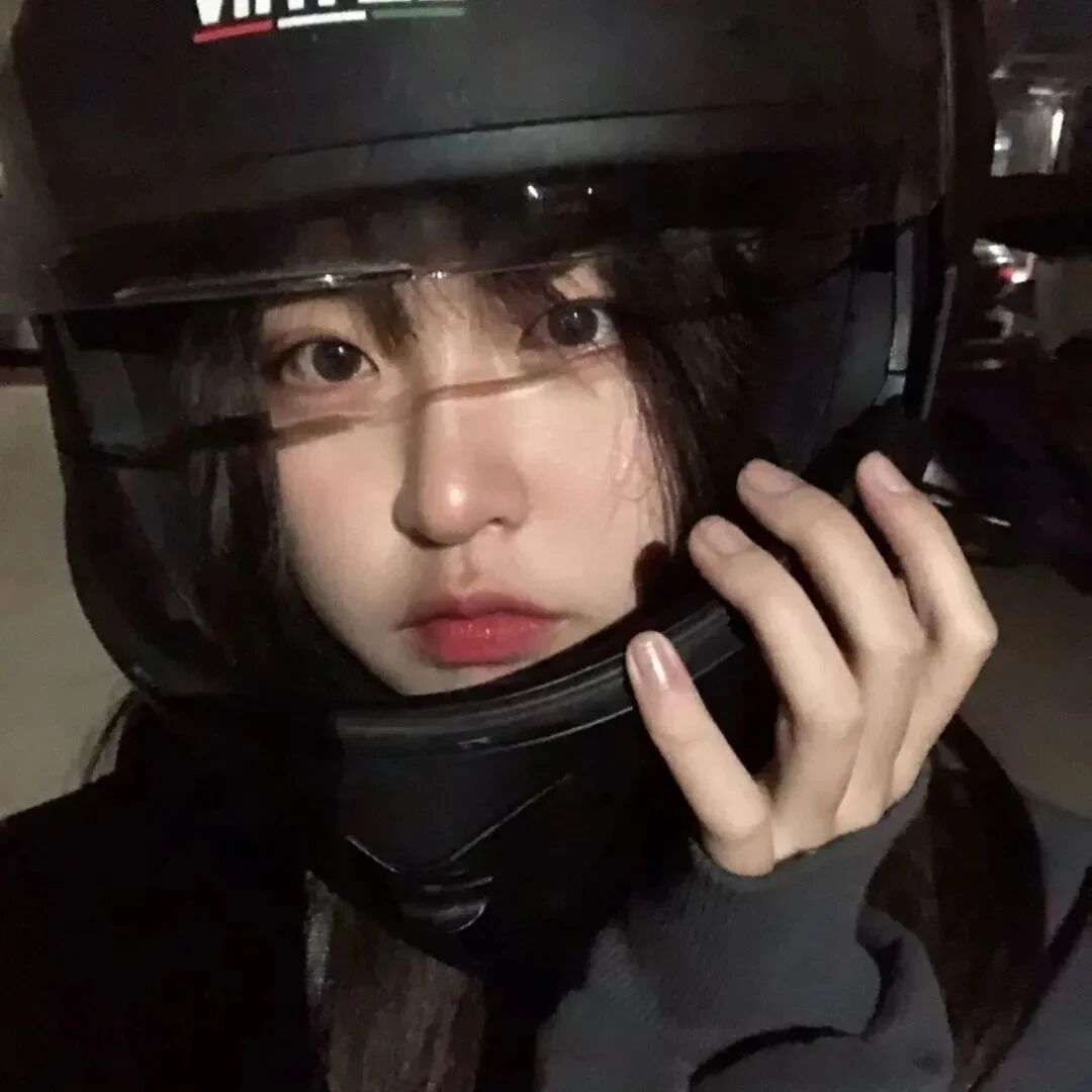 头盔小众女生头像